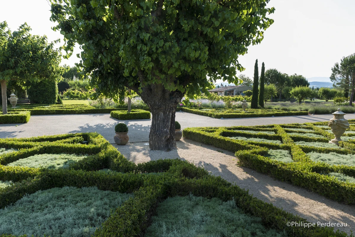 Une bastide dans le luberon-L104494