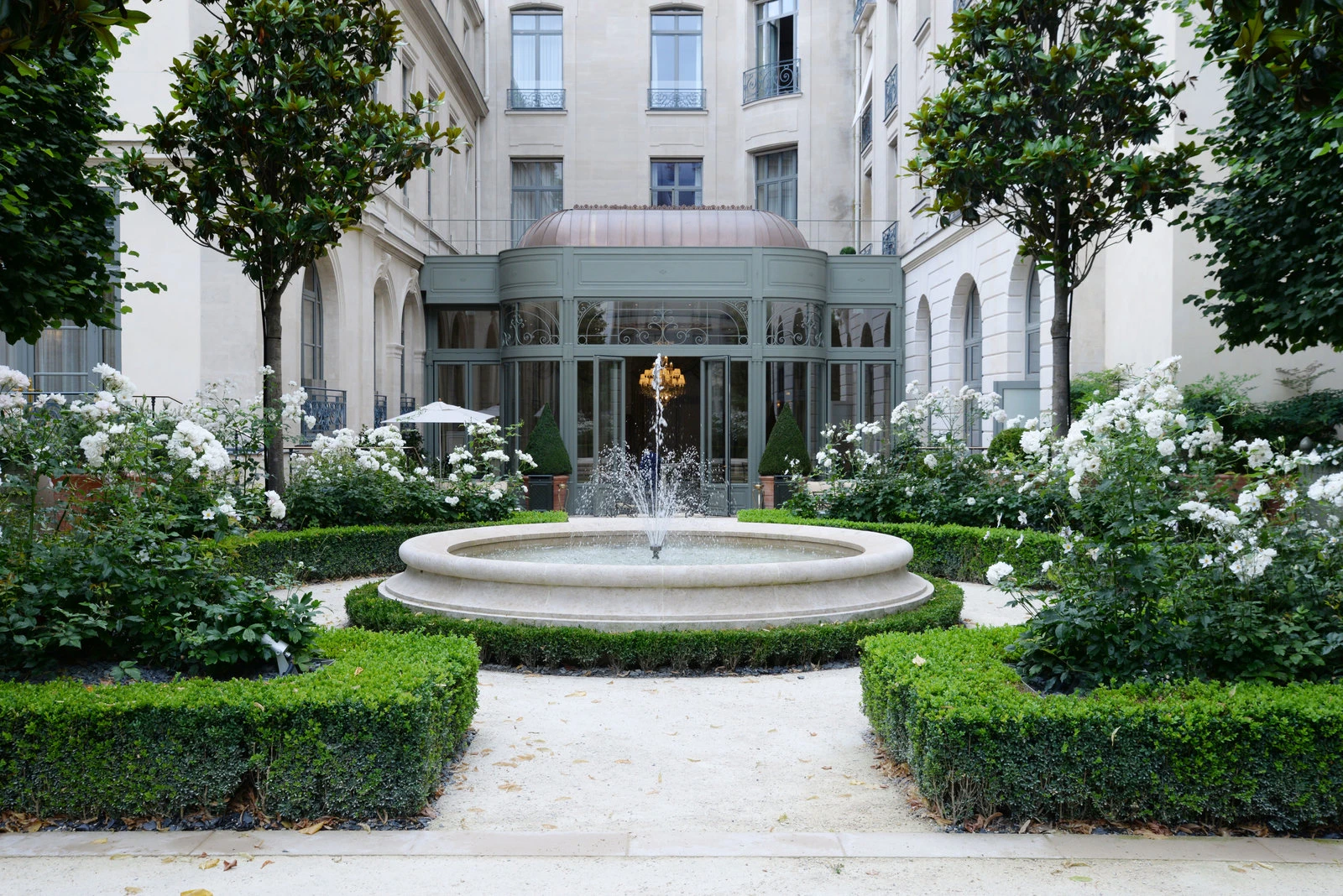 Hôtel Ritz-8courtyard-garden-RITZ0816