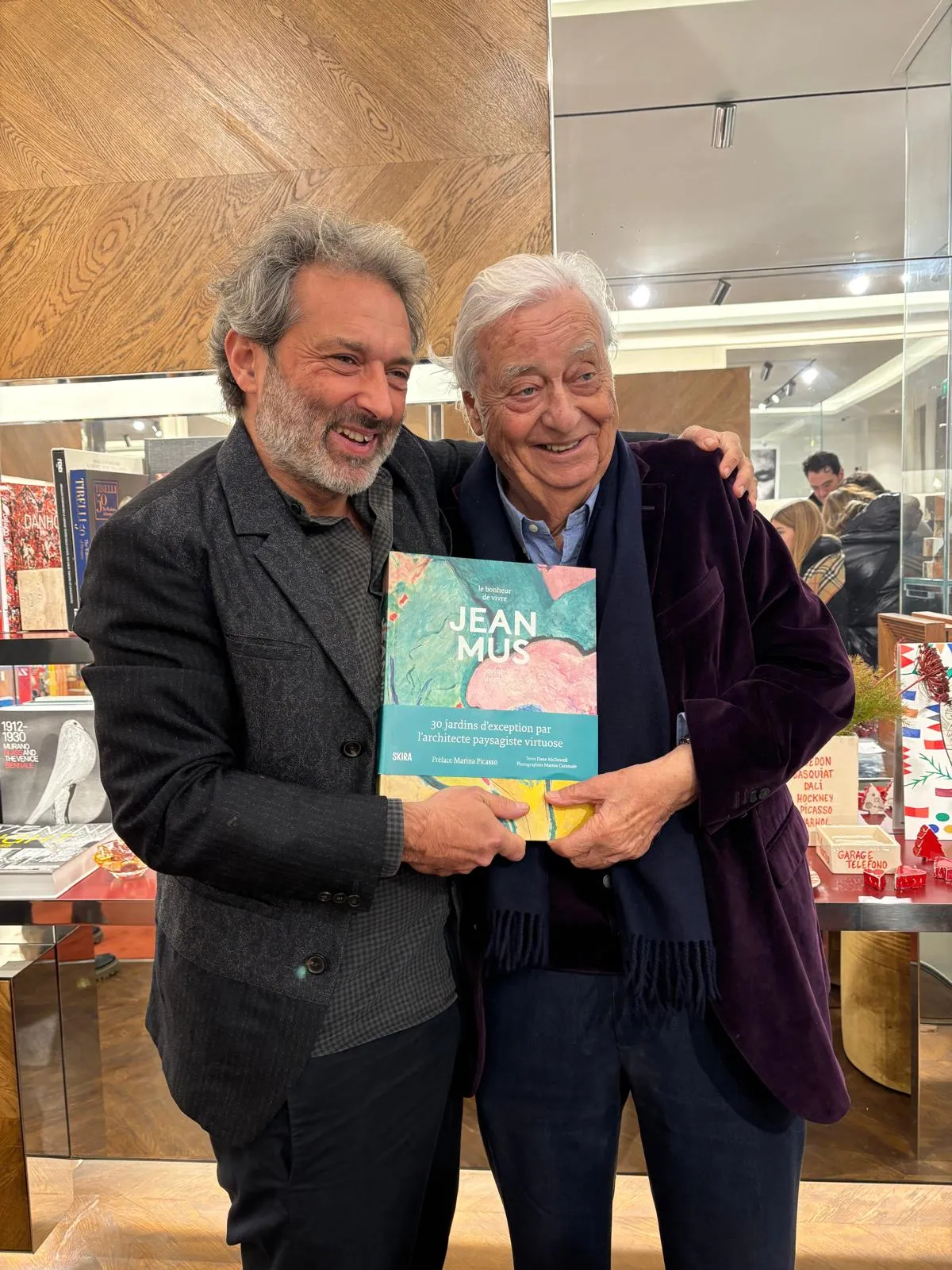 Nouveau livre : Le bonheur de vivre-aa60c62b-927e-43c7-8168-c443de6fab81