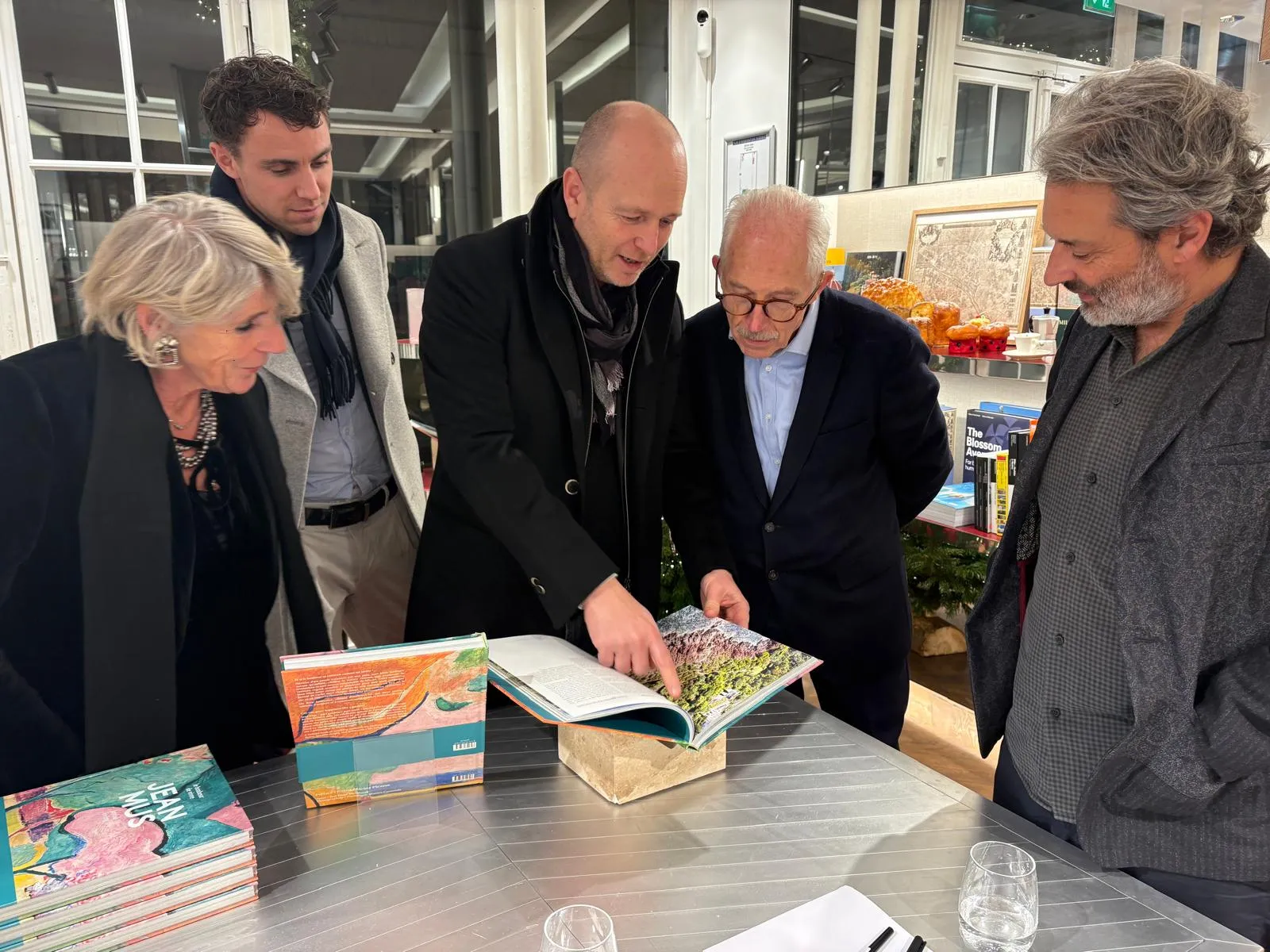 Nouveau livre : Le bonheur de vivre-cb1d9500-bb33-4ce8-a565-f49e77af4b59